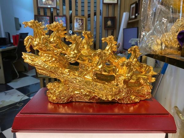 Tượng ngựa mạ vàng -bát mã bằng đồng dát vàng 24k