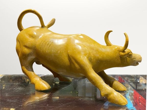 Tượng Trâu bò chứng khoán bằng đồng