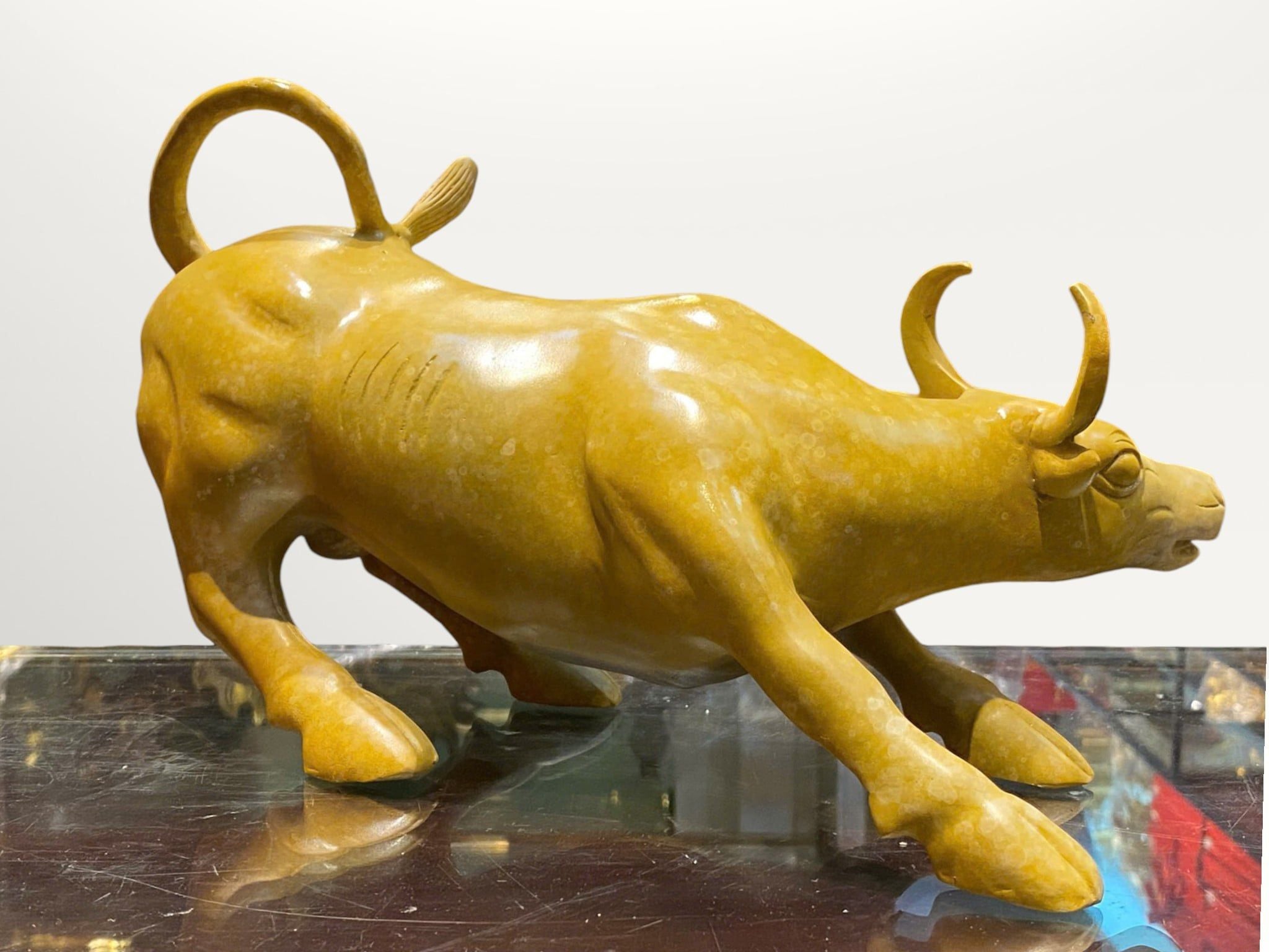 Tượng Trâu bò chứng khoán bằng đồng
