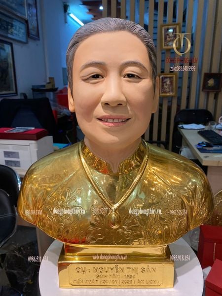 Tượng chân dung truyền thần bằng đồng dát vàng 24k