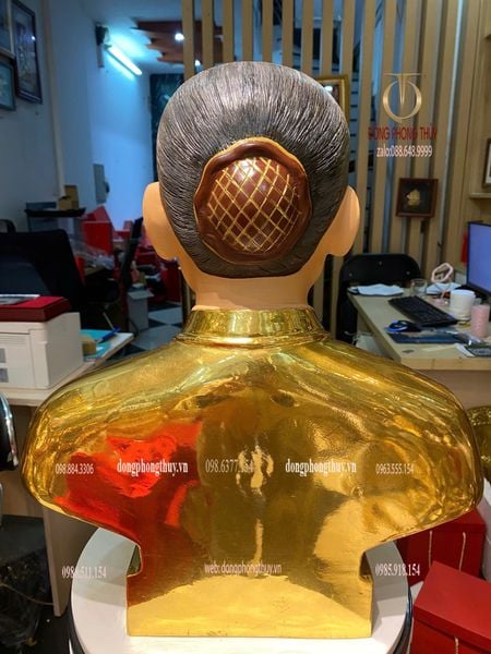 Tượng chân dung truyền thần bằng đồng dát vàng 24k