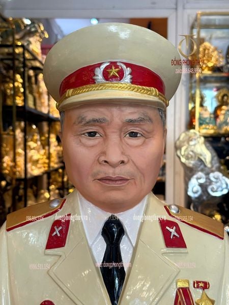Tượng chân dung truyền thần bằng đồng