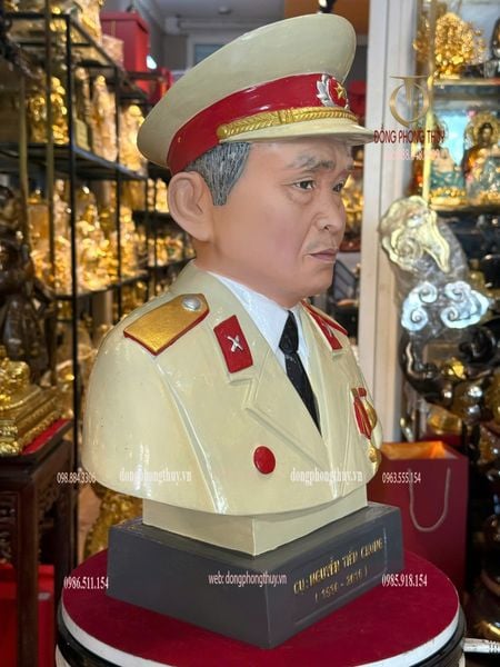 Tượng chân dung truyền thần bằng đồng