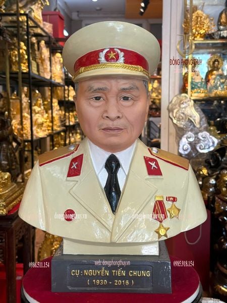 Tượng chân dung truyền thần bằng đồng