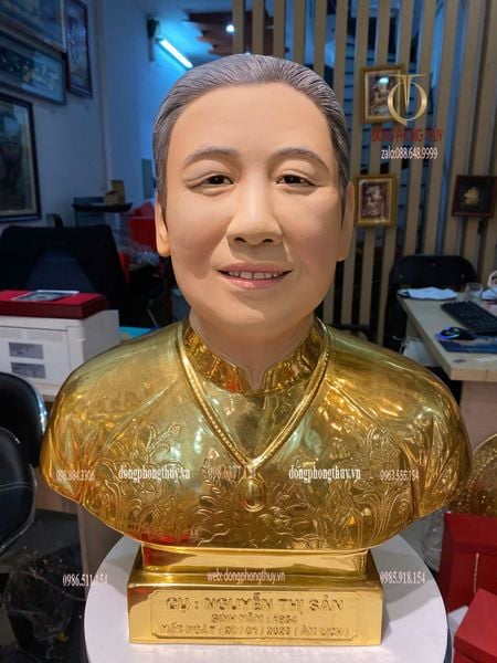 Tượng chân dung truyền thần bằng đồng dát vàng 24k