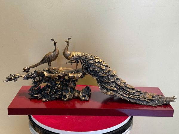 Tượng công khổng tước bằng đồng