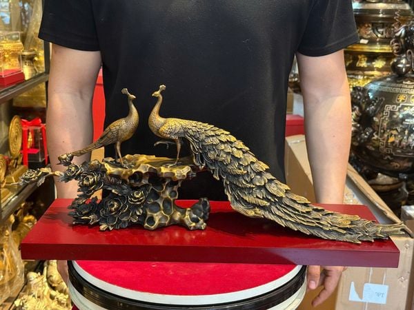 Tượng công khổng tước bằng đồng