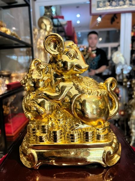 Tượng chuột dát vàng nano