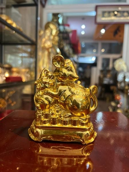 Tượng chuột dát vàng nano