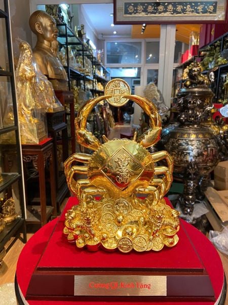 Tượng cua bằng đồng dát vàng 24k