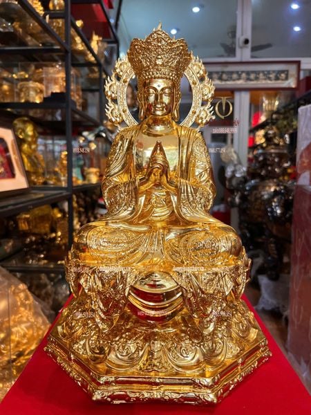 Tượng Đại Nhật Như Lai dát vàng