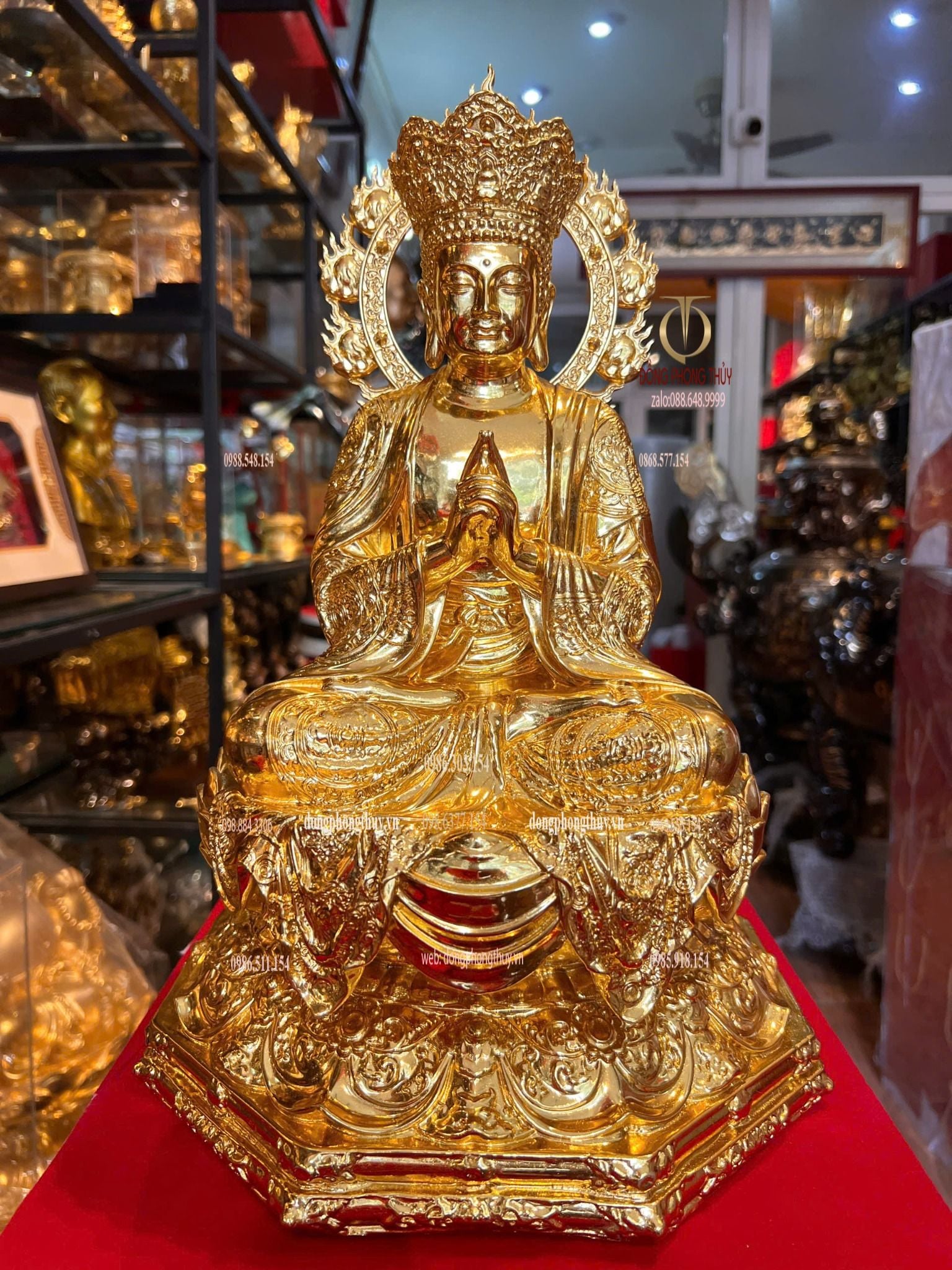 Tượng Đại Nhật Như Lai dát vàng