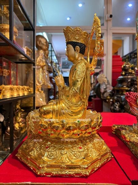 Tượng đại nhật như lai bằng đồng dát vàng vẽ diện