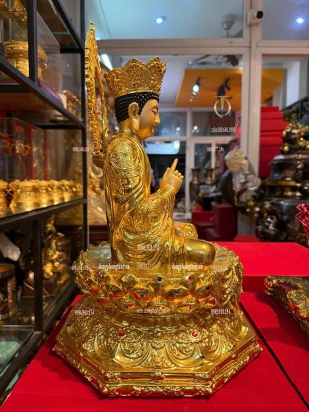 Tượng đại nhật như lai bằng đồng dát vàng vẽ diện