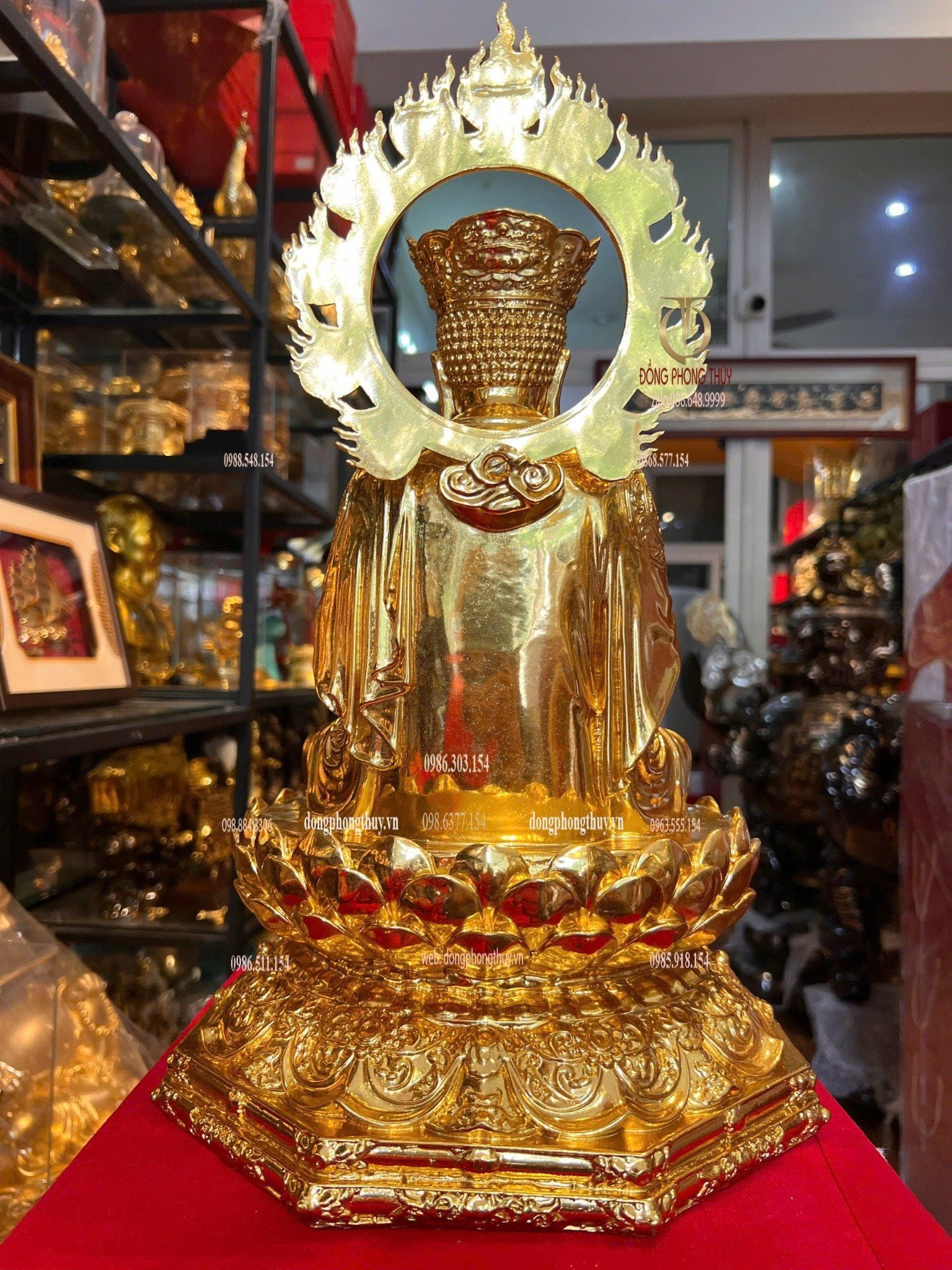 Tượng Đại Nhật Như Lai dát vàng