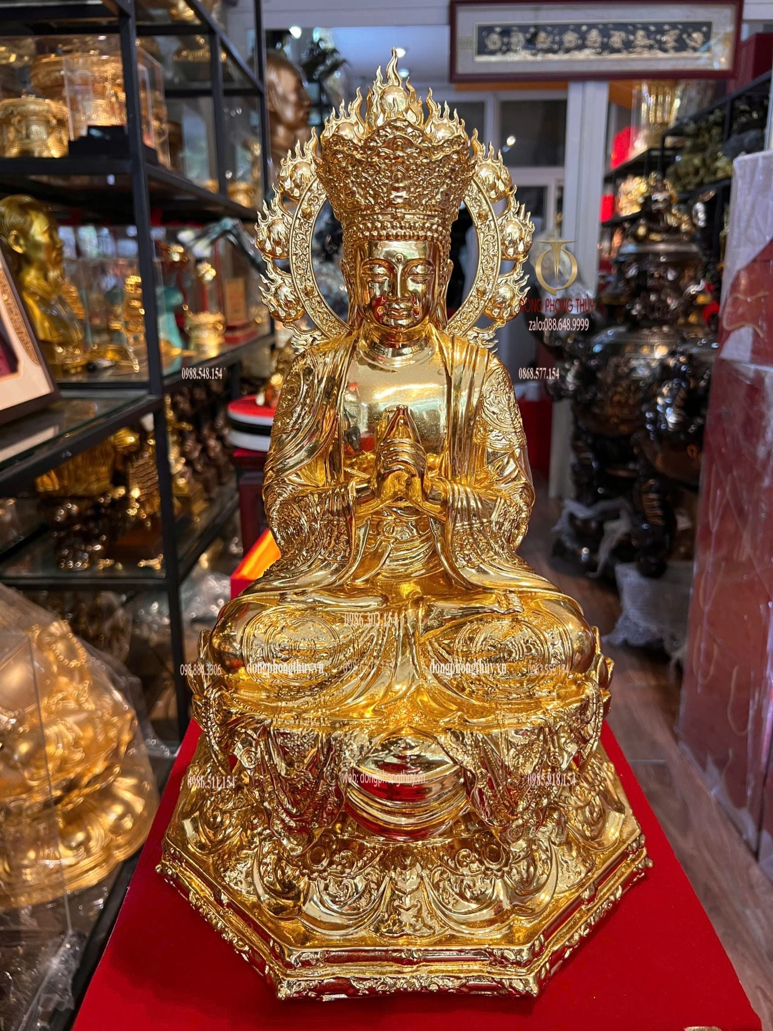 Tượng Đại Nhật Như Lai dát vàng