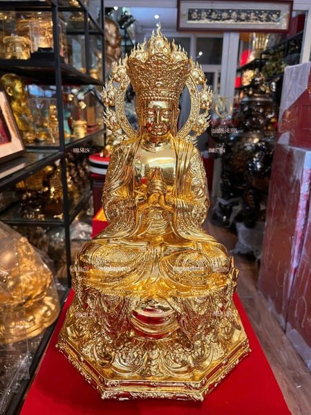 Tượng Đại Nhật Như Lai dát vàng