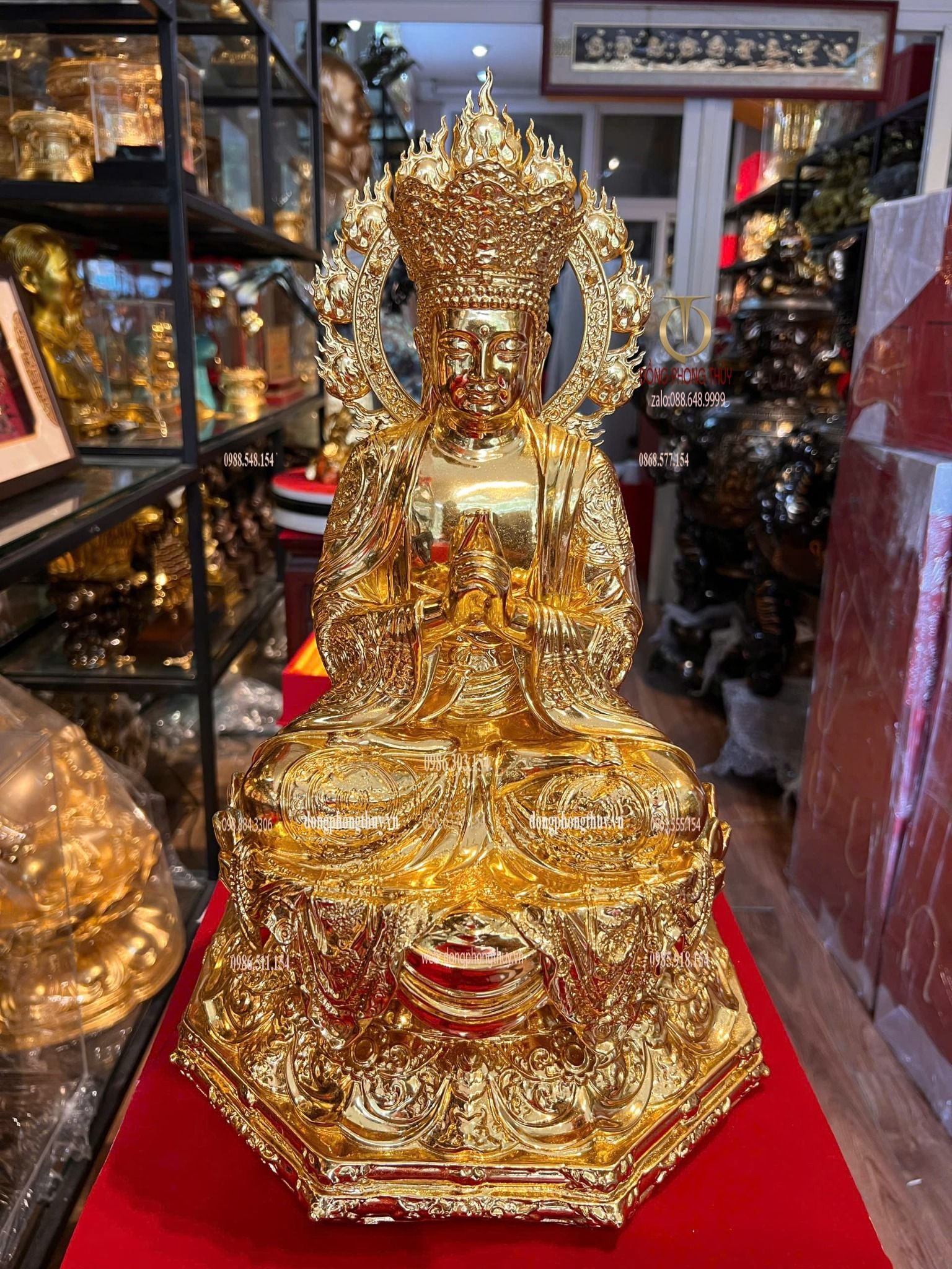 Tượng Đại Nhật Như Lai dát vàng