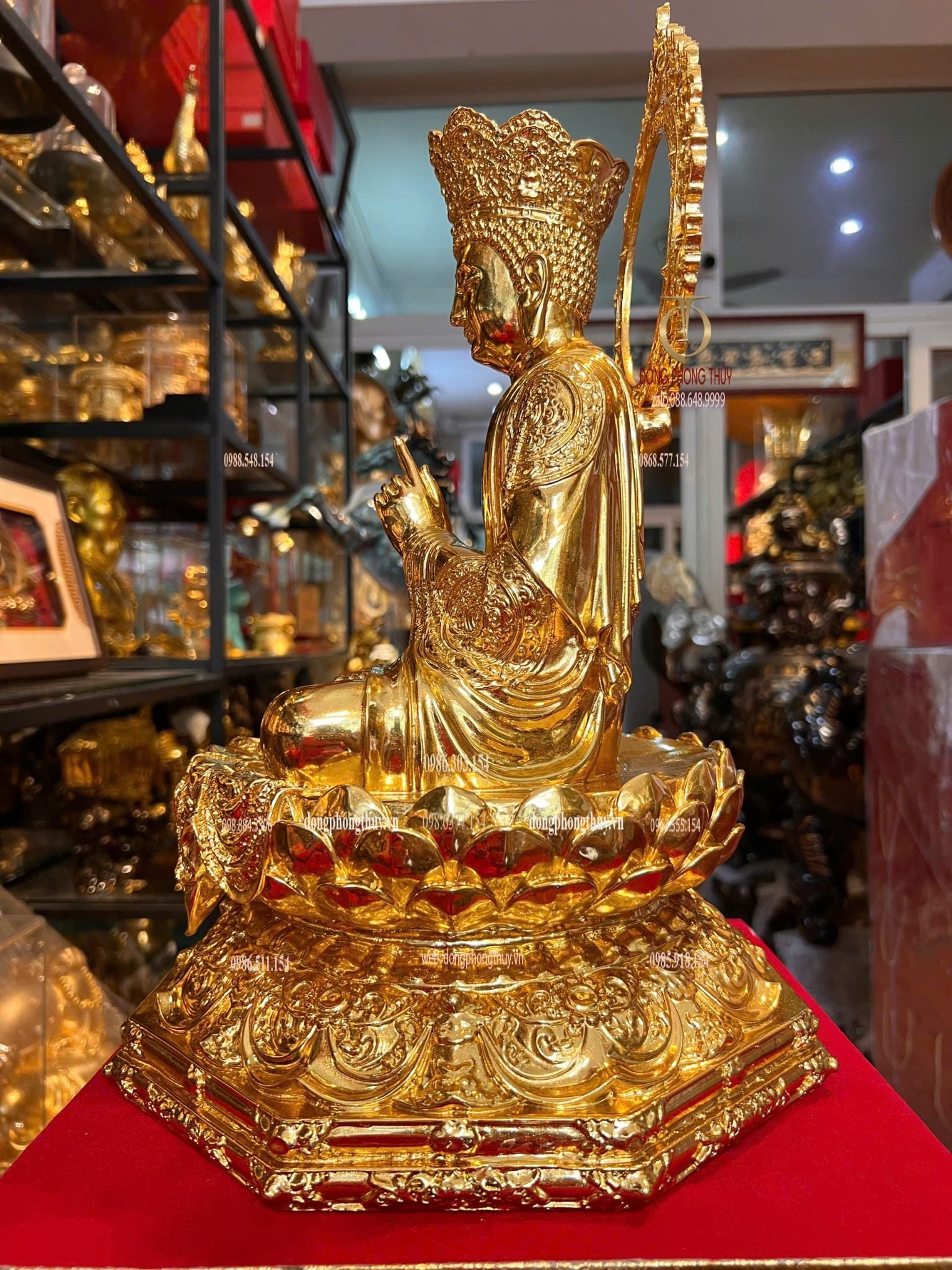 Tượng Đại Nhật Như Lai dát vàng