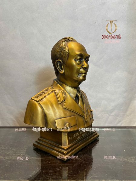 Tượng Đại Tướng Võ Nguyên Giáp bằng đồng