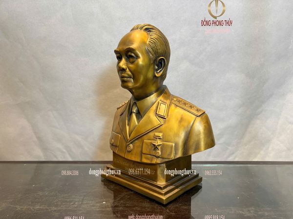 Tượng Đại Tướng Võ Nguyên Giáp bằng đồng