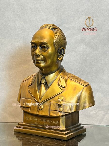 Tượng Đại Tướng Võ Nguyên Giáp bằng đồng