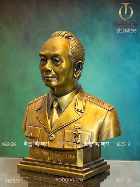 Tượng Đại Tướng Võ Nguyên Giáp bằng đồng
