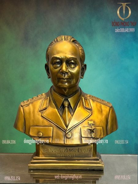 Tượng Đại Tướng Võ Nguyên Giáp bằng đồng