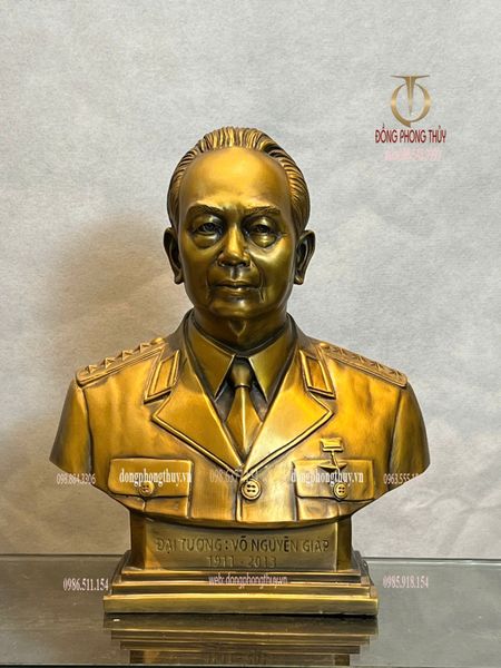 Tượng Đại Tướng Võ Nguyên Giáp bằng đồng