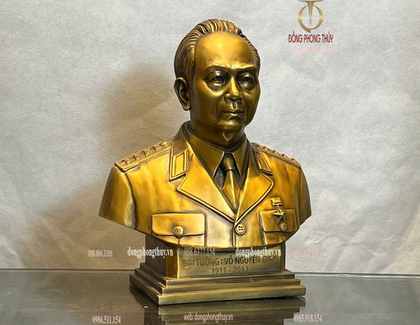 Tượng Đại Tướng Võ Nguyên Giáp bằng đồng
