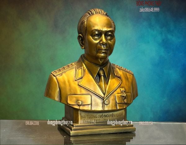 Tượng Đại Tướng Võ Nguyên Giáp bằng đồng