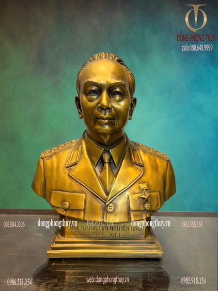Tượng Đại Tướng Võ Nguyên Giáp bằng đồng