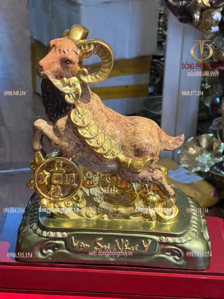 Tượng dê bằng đồng màu khoáng nhiệt dát vàng nano