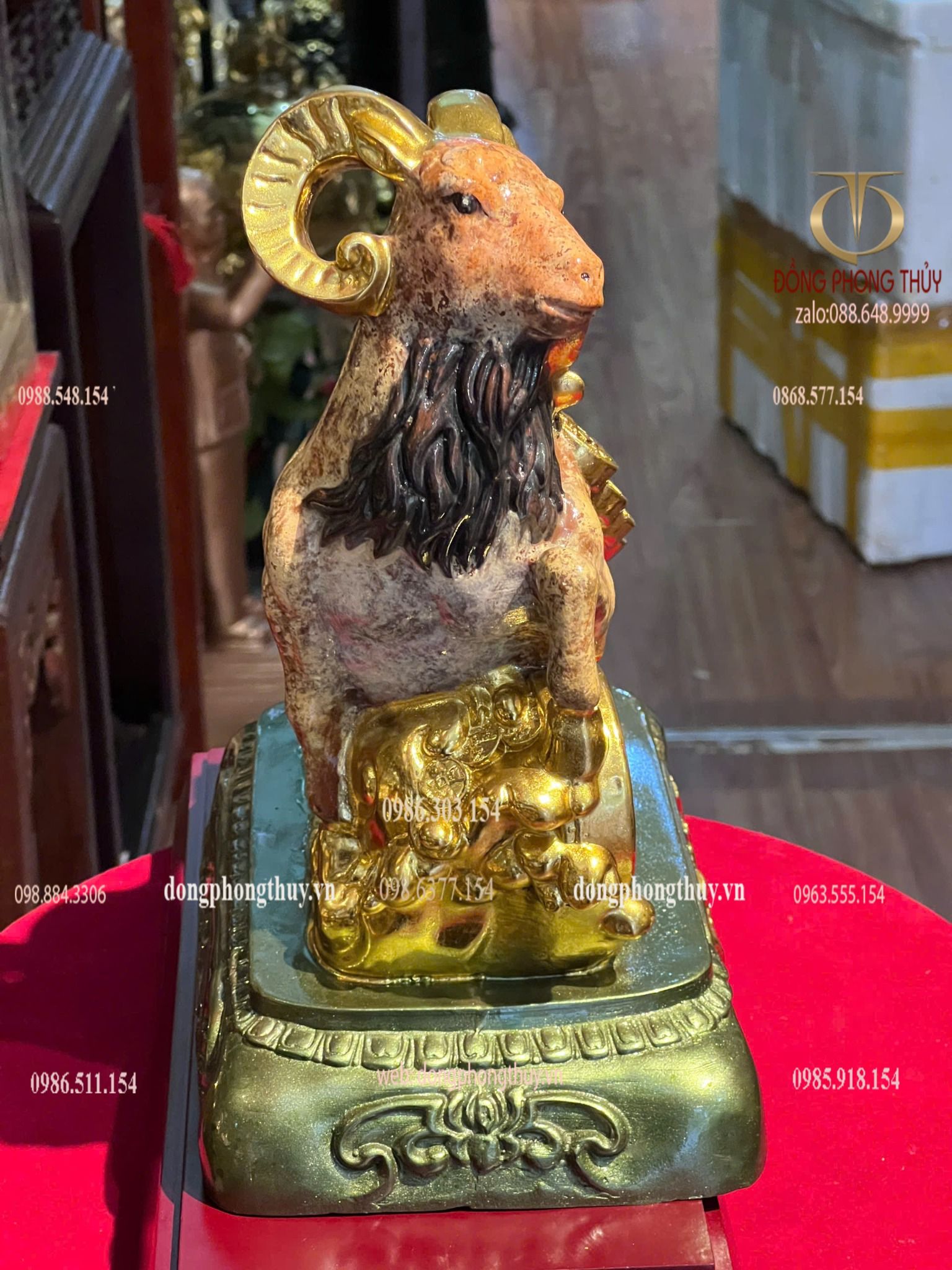 Tượng dê bằng đồng màu khoáng nhiệt dát vàng nano