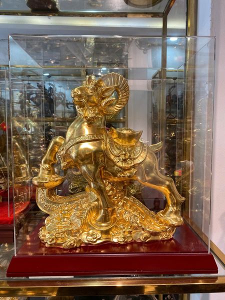 Tượng dê bằng đồng dát vàng 24k