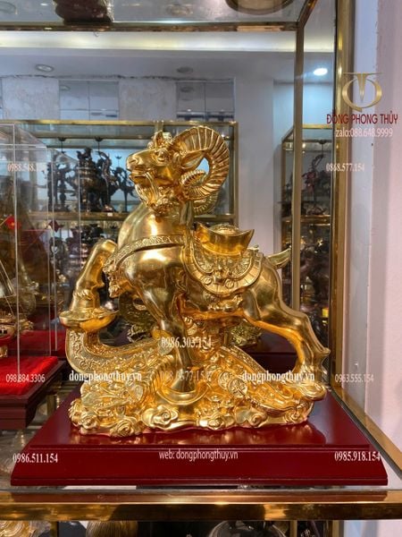 Tượng dê bằng đồng dát vàng 24k