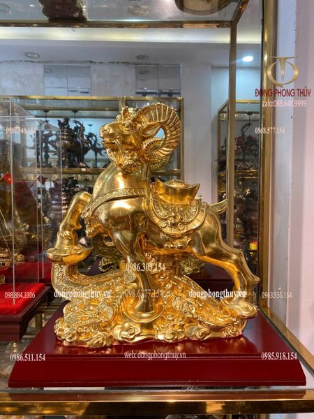 Tượng dê bằng đồng dát vàng 24k