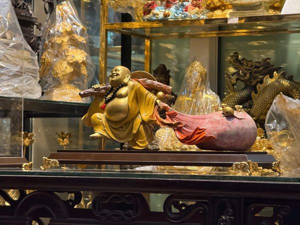 Tượng di lặc kéo bao tiền bằng đồng màu khoáng chịu nhiệt