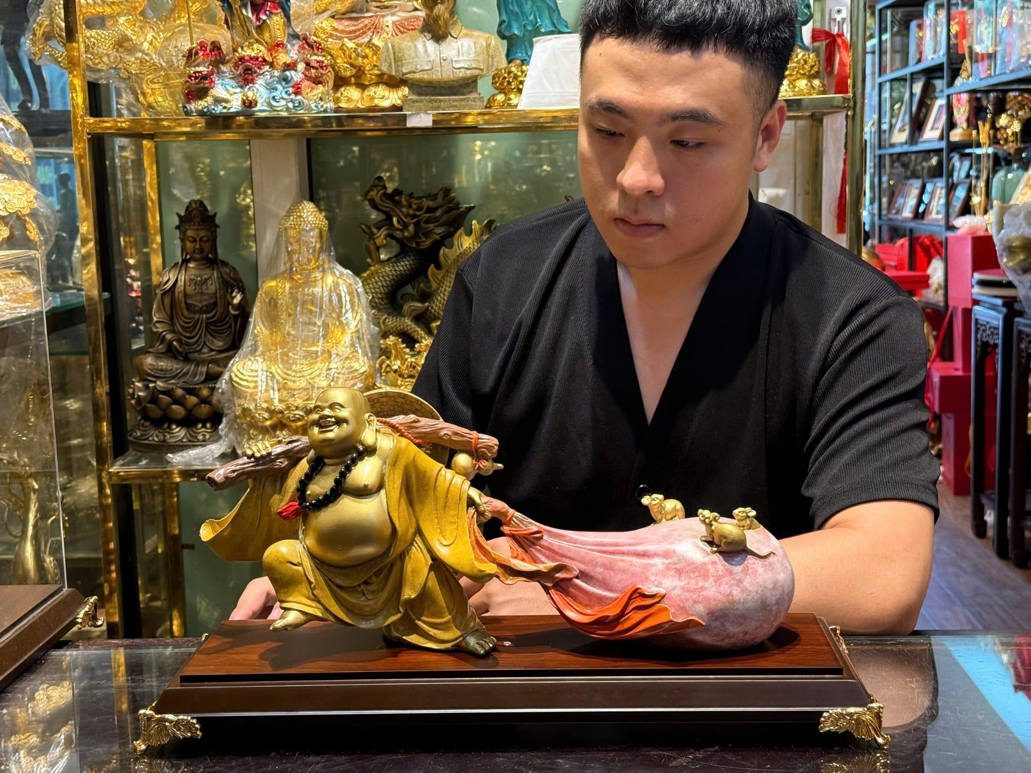 Tượng di lặc kéo bao tiền bằng đồng màu khoáng chịu nhiệt