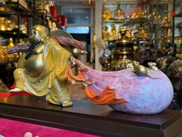 Tượng di lặc kéo bao tiền bằng đồng