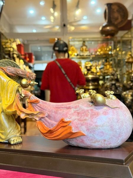 Tượng di lặc kéo bao tiền bằng đồng