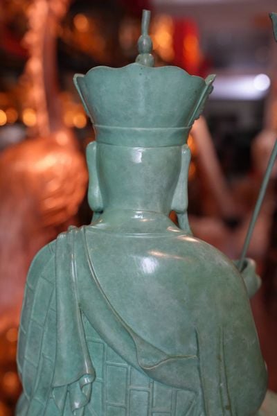 Tượng Địa Tạng Vương Bồ Tát bằng đồng màu patina