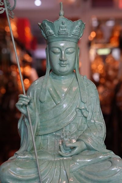 Tượng Địa Tạng Vương Bồ Tát bằng đồng màu patina