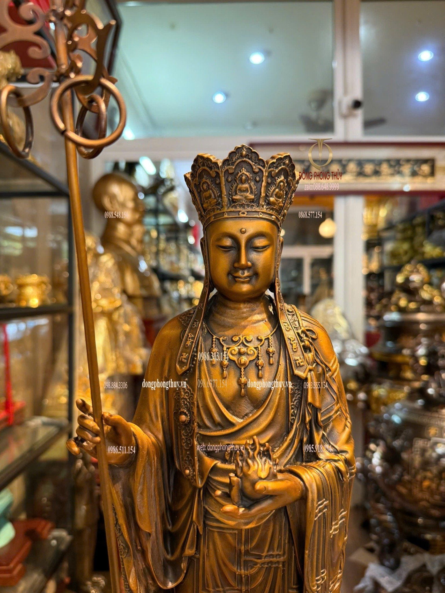 Tượng địa tạng đứng