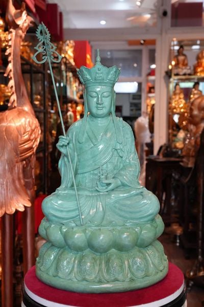 Tượng Địa Tạng Vương Bồ Tát bằng đồng màu patina