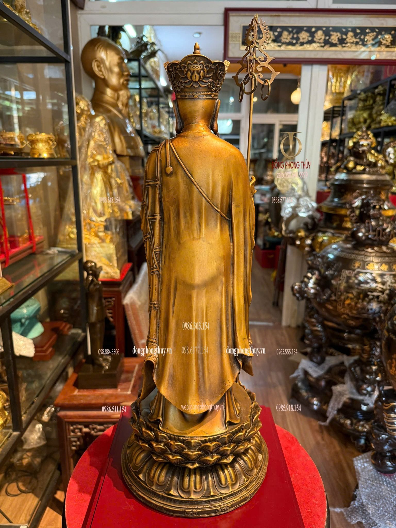 Tượng địa tạng đứng