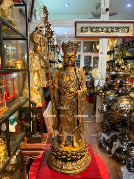 Tượng địa tạng đứng