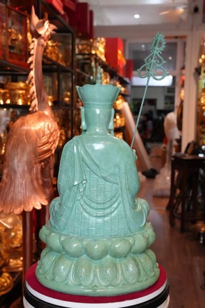 Tượng Địa Tạng Vương Bồ Tát bằng đồng màu patina
