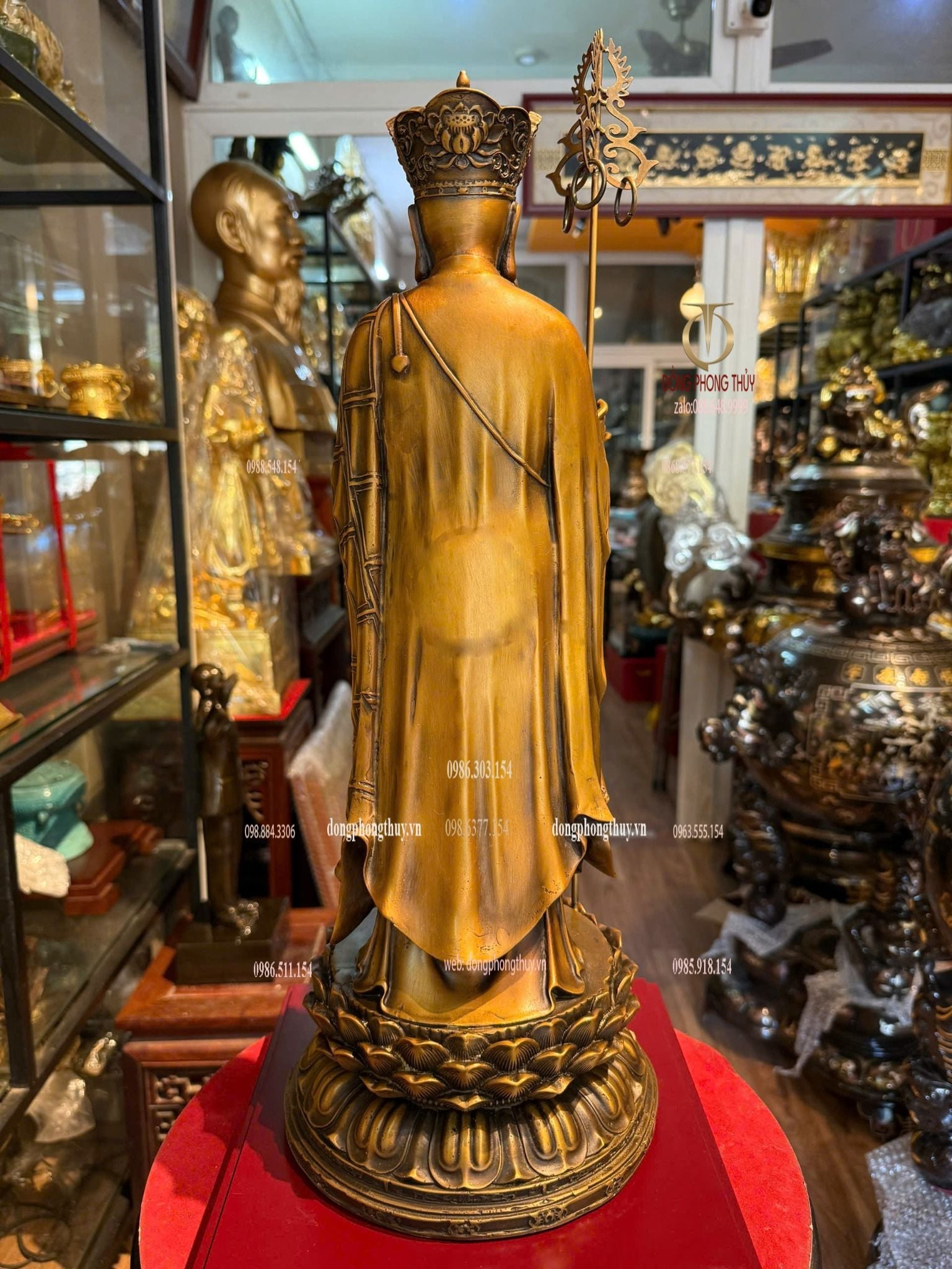 Tượng địa tạng đứng