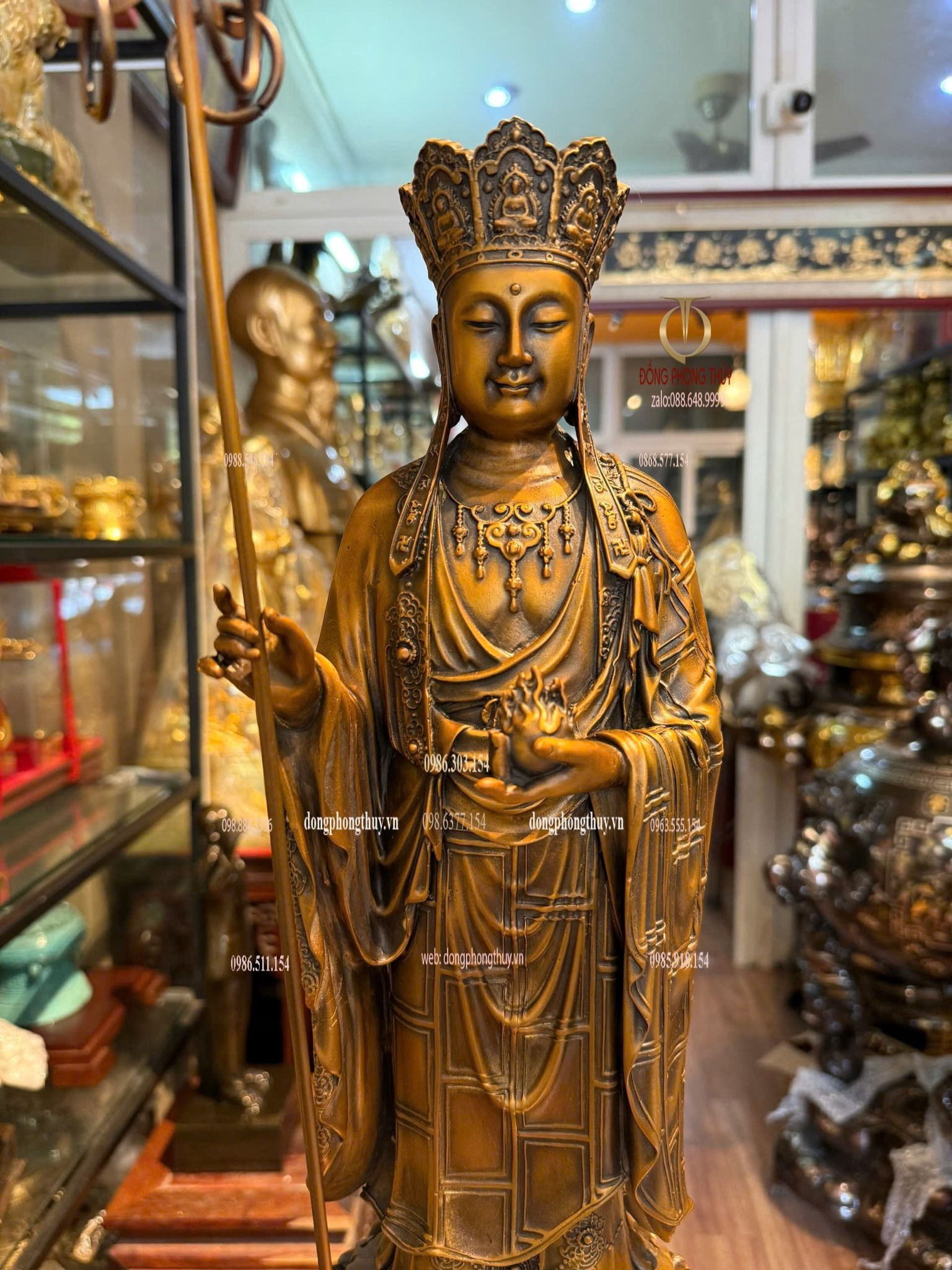 Tượng địa tạng đứng